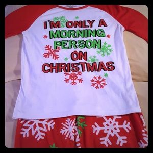 2 piece girls Christmas Pajamas & free Xmas sliprs